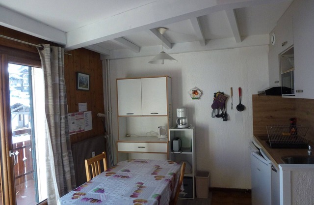 Cozy Studio for 4: Ski-In/Ski-Out, Balcony, Wi-Fi, Garage, Pet-Friendly