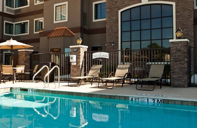 Cozy Studio | Free Breakfast + Outdoor Pool