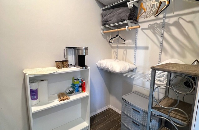 Cozy studio in fabulous Chula Vista with AC, WiFi, Washer and Dryer.