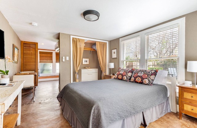 Cozy Studio Minutes From Barton springs and Downtown