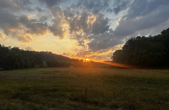 Cozy Studio Retreat Close to East TN & SC Sites