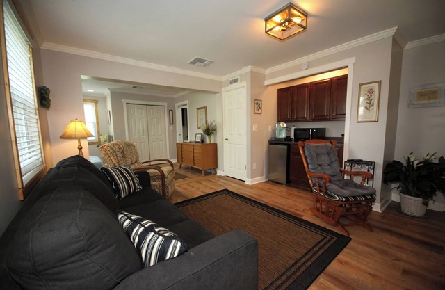 Cozy Studio Retreat one block from Downtown Noblesville, IN