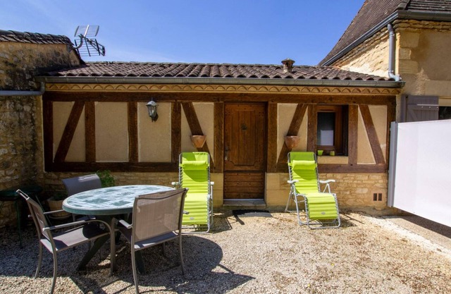 Cozy Studio with Garden, Near Historic Villages & Sarlat, La Roque-Gageac