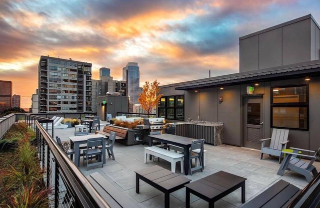 Cozy studio with WiFi and AC in superb Seattle