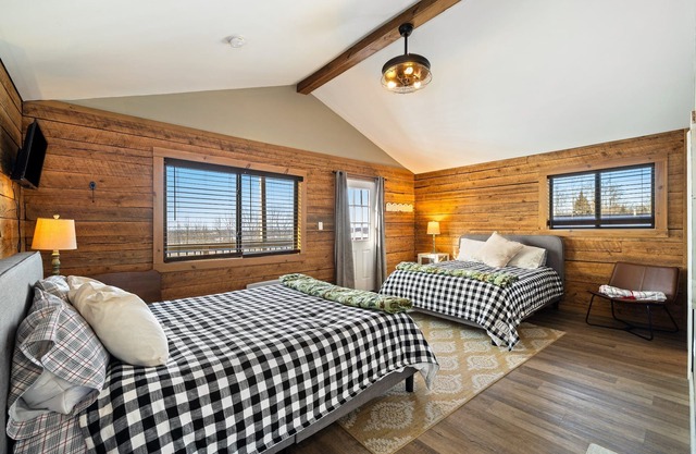 Cozy Summer Cabin - Hot Tub, Firepit, Views, Near Trails & Lakes!
