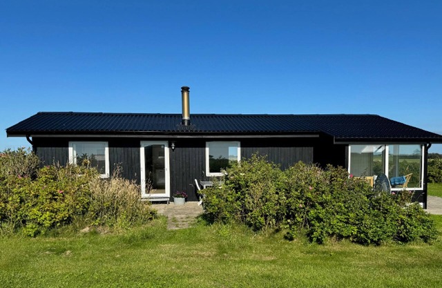 Cozy summer house with a fabulous view and winter garden with WiFi