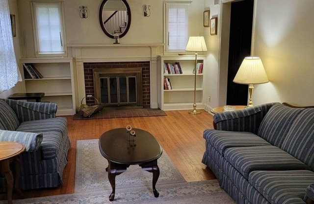 Cozy typical New England house with parking