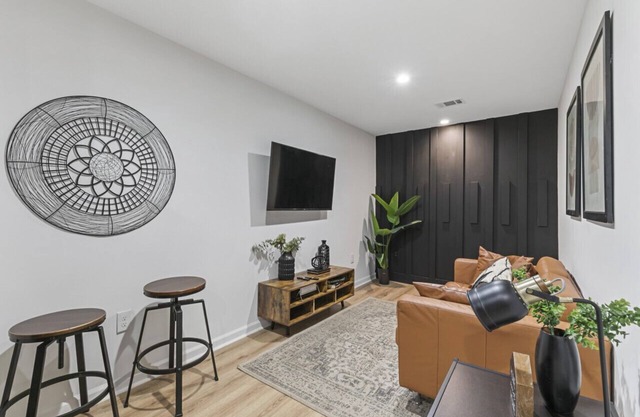 Cozy Unique 1 bed room W/Free parking