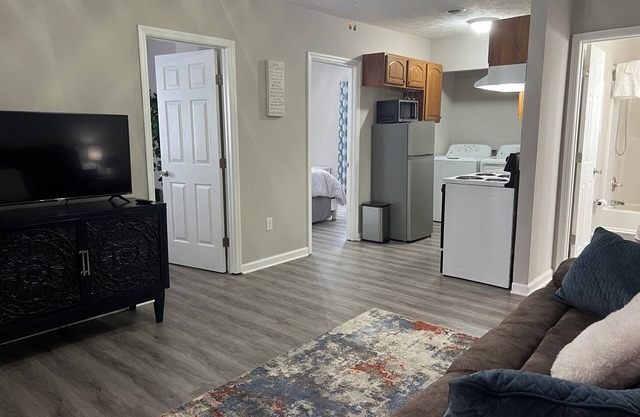Cozy upstairs 2 bed/1 bath Richmond apt near EKU