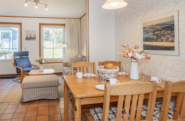 Cozy vacation home with garden - beach, lake & center within walking distance