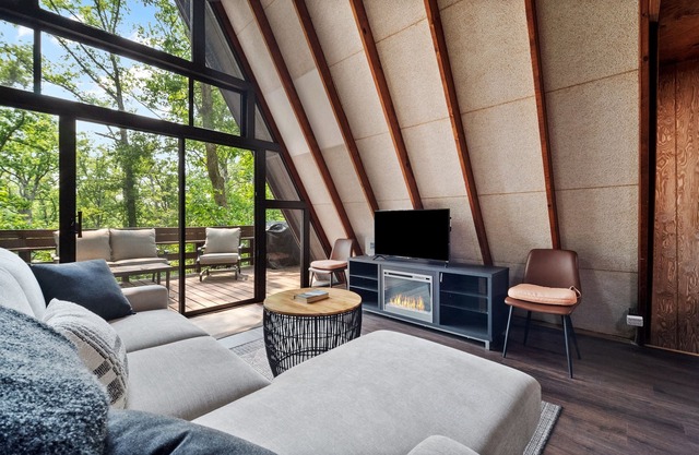 Cozy wooded retreat - newly updated