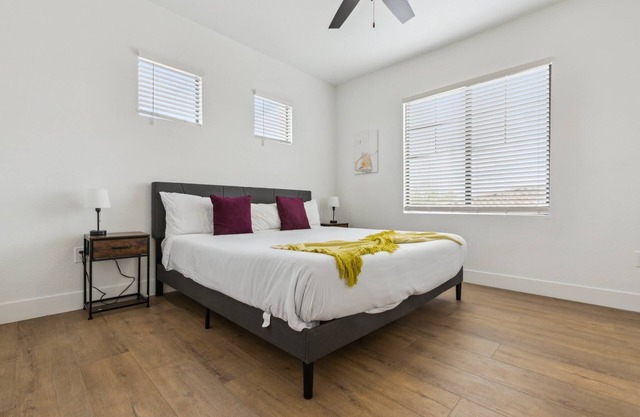 CozySuites Glendale by the stadium with pool! 24
