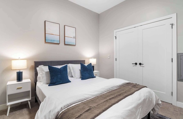 CozySuites Modern 1BR OTR District #05