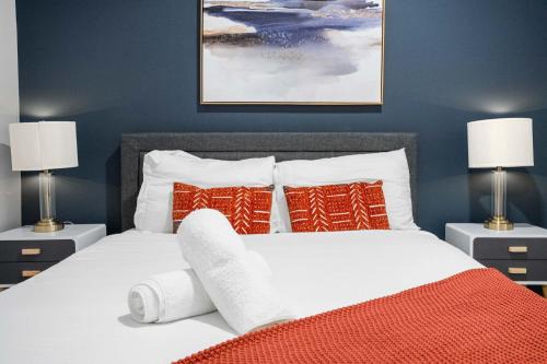 CozySuites Modern 1BR in Downtown Pitts 7