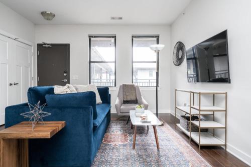 CozySuites Music Row Elegant 1BR w free parking 15
