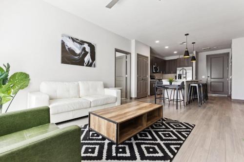 Cozysuites PHX RORO Gym Pool Pets Parking #18