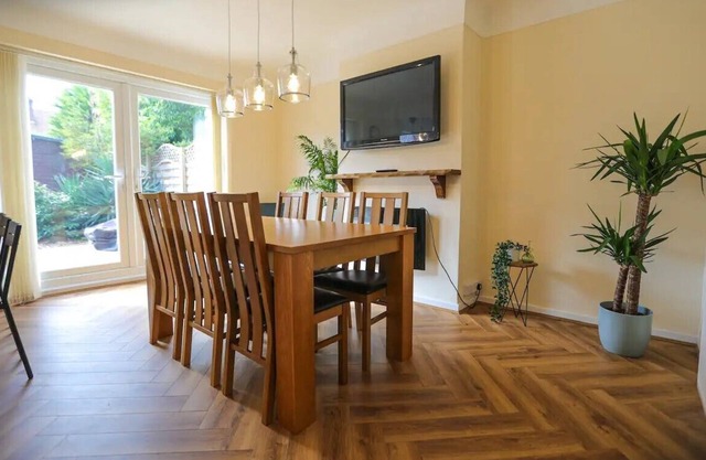 CRABTREE HOUSE 5BR MORETON, WIRRAL, CLOSE TO LIVERPOOL & CHESTER
