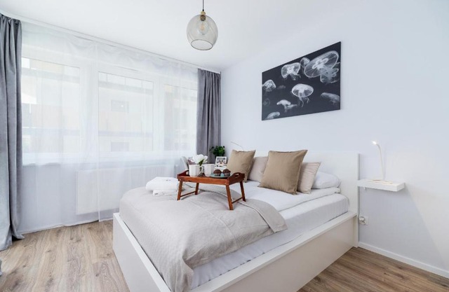 Cracow Apartment Bronowicka with Parking by Noclegi Renters