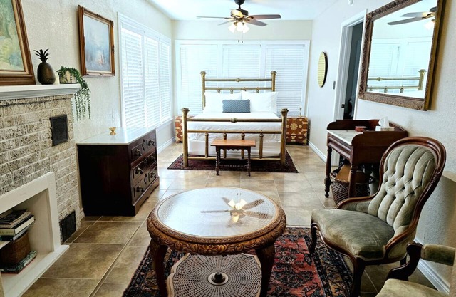 Craftsman by Downtown Uvalde