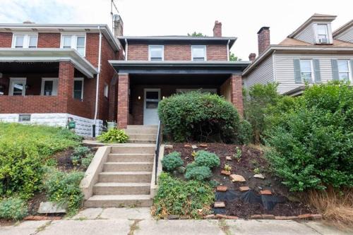 Craftsmen Charmer with Easy City & Airport Access