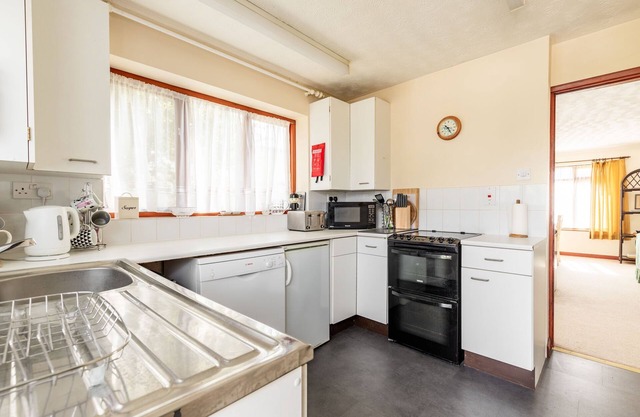 Cransley | Seaside Holiday Home | Minutes from the beach!
