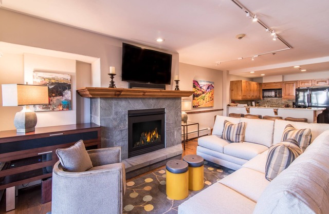 CRBC-Best location! Ski In/Out, Steps to Ski School, Shops, Restaurants, Updated