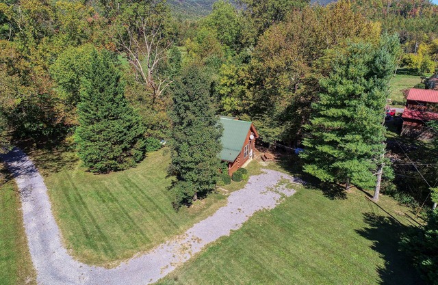 Creek Heaven - 2 Bedrooms, 2 Baths, Sleeps 6 Cabin by RedAwning