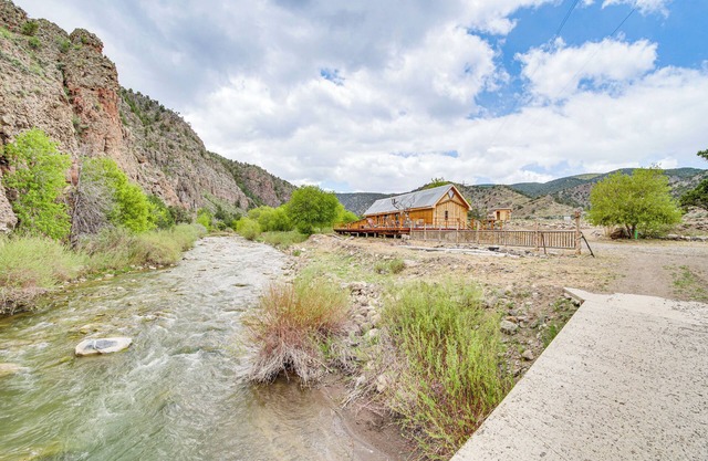 Creekside Cabin w/Deck & Views in Panguitch!