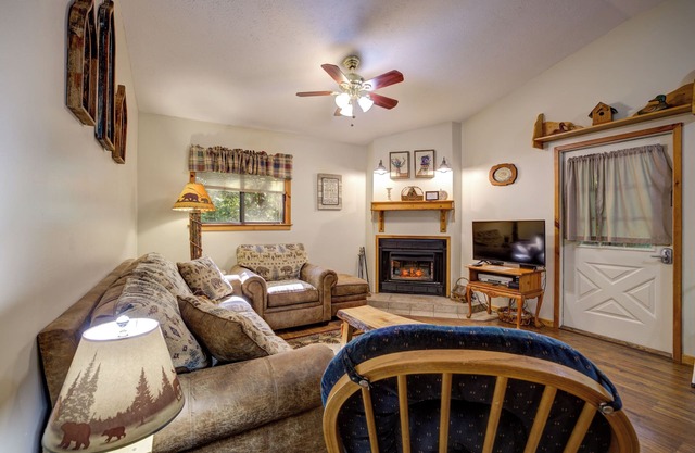 Creekside Haven - Cozy Pet Friendly Getaway