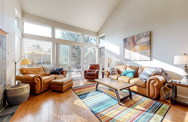 Creekside home with private hot tub & fireplace - access to pools, hot tub, gym