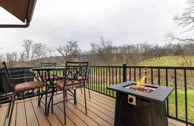 Creekwood Galena Vista: Indoor Pools, Fitness Room & Fall Vibes Included