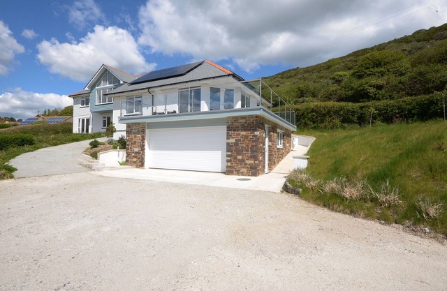 Crellas Beach Apartment, Seaton, Cornwall