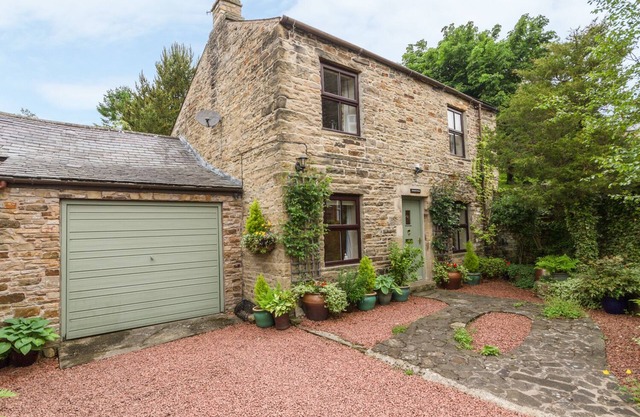 CRESCENT COTTAGE, character holiday cottage in Haltwhistle