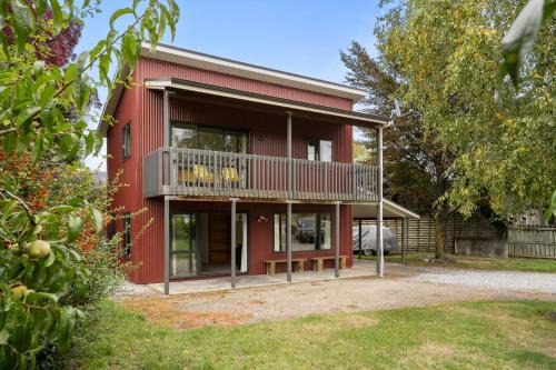 Crescent View - Wanaka Holiday Home
