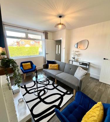 Crestfield House - Stunning Home near Alton Towers - Free Parking & Garden