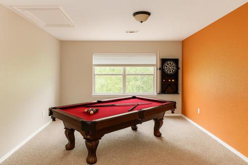 Crew Stay Sleeps 16 Work, Cook, Play and Relax