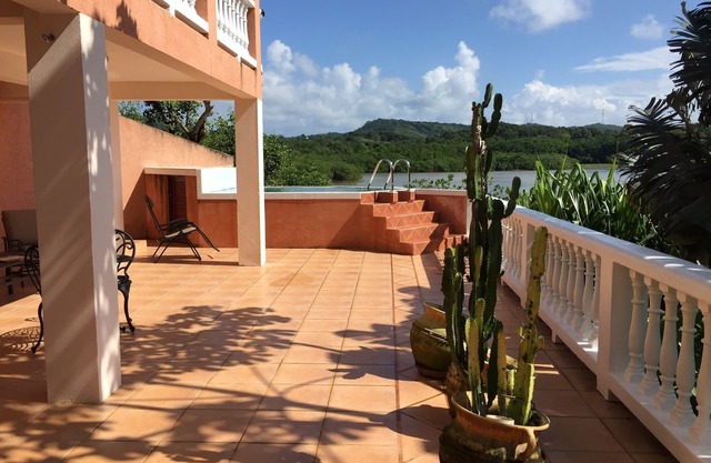 Crocodile House- Private Waterfront Property in First Bight
