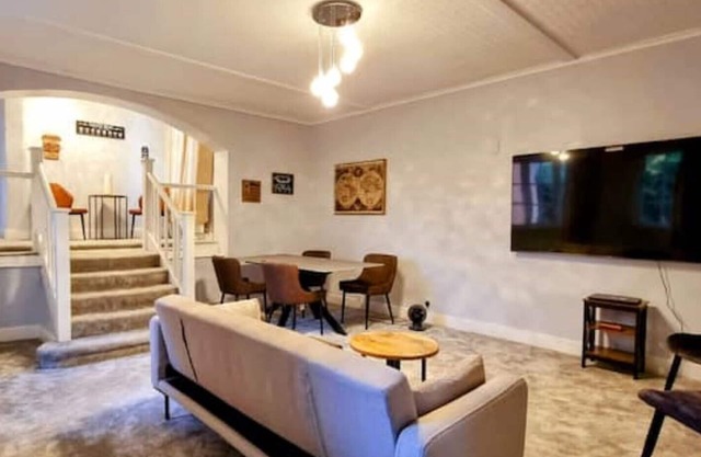 Crondall Stores Flat