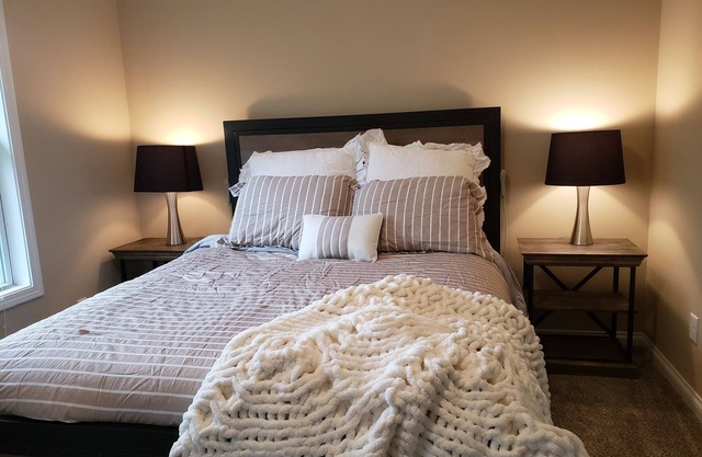 Crossville Townhouse close to downtown, Hwy 40, 2 Bedroom, 2.5 bath