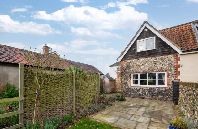 Crowfoot's Cottage - Two Bedroom House, Sleeps 4