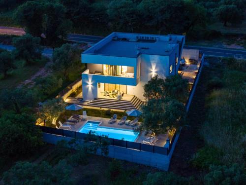 CROWONDER Sun Dance Apartments with Heated Swimming Pool Seaview and Garden