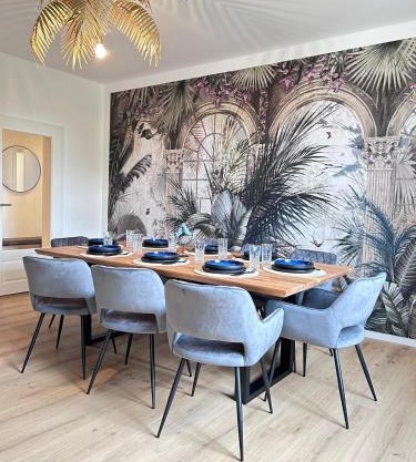 Cruwzo - Modern Centrally Located Apartment with Parking