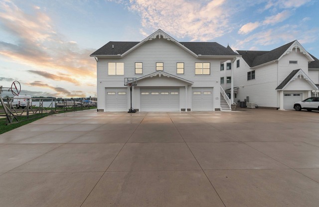 Crystal Lake Beachfront Condo - Sleeps 8 - Montcalm County