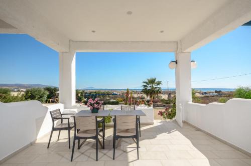 Crystal Naxos 2 Apartments at Mikri Vigla