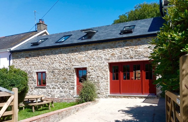 Cuddfan Fach - Stunning barn conversion Nr the Pembrokeshire Coast Path