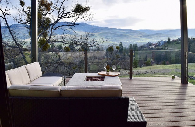 Custom Ashland Home with Fantastic Mountain Views