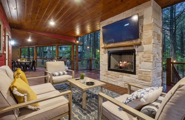 Custom Escape Perfect for Unforgettable Getaways w/Hot Tub, Firepit, & Games