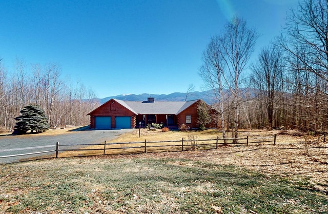 Custom log home with wood stove, games, generous deck, & stunning mountain views