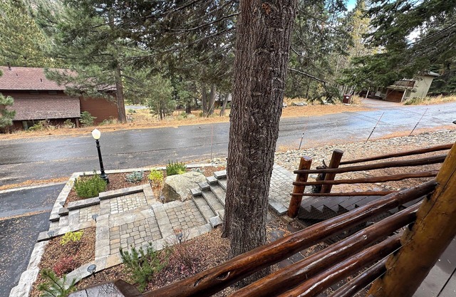Custom Tahoe Log Cabin Minutes to Heavenly Ski Resort & Casinos.