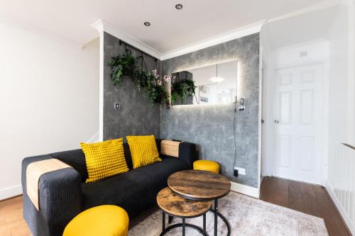 Cute 2 Bedroom House - 10 Min Walk to Woolwich DLR & Elizabeth Line - Netflix - Espresso Machine